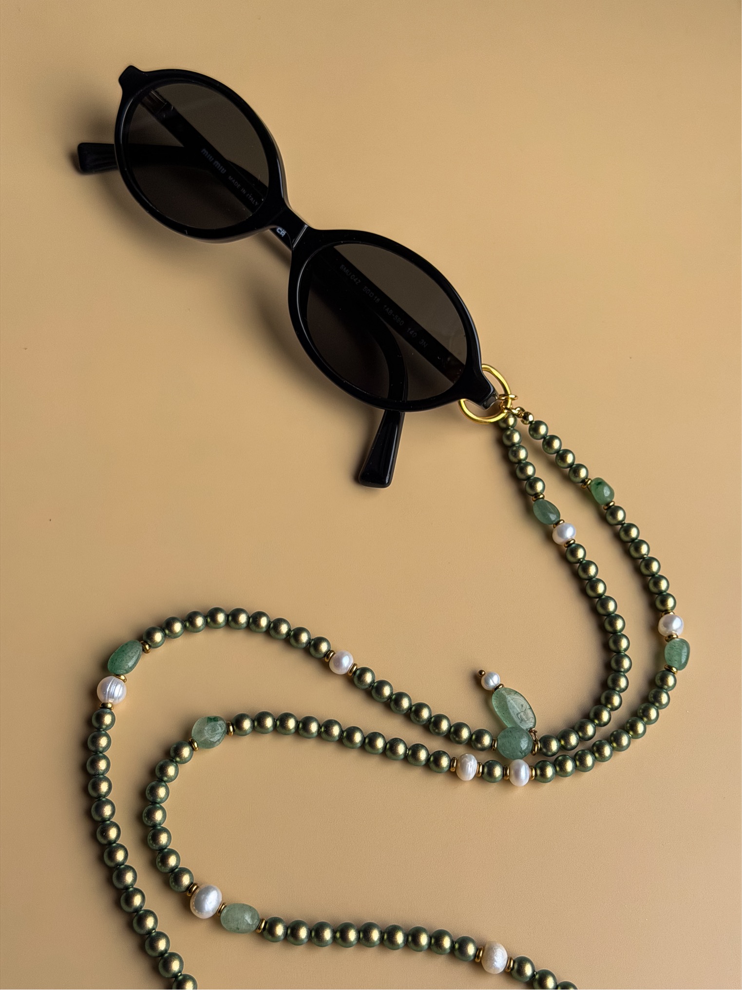 Жемчужная цепочка для очков с зеленым авантюрином