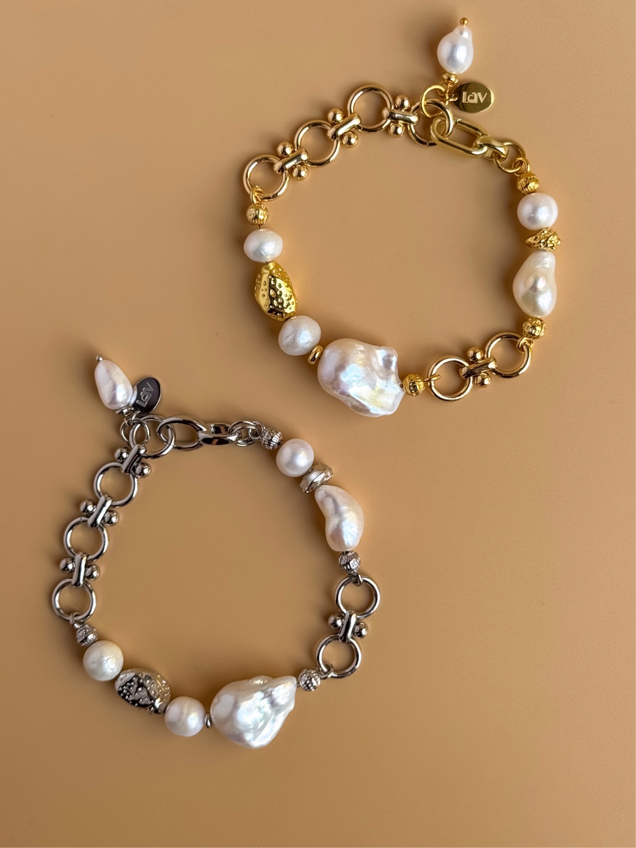 Браслет с цепочкой и барочным жемчугом