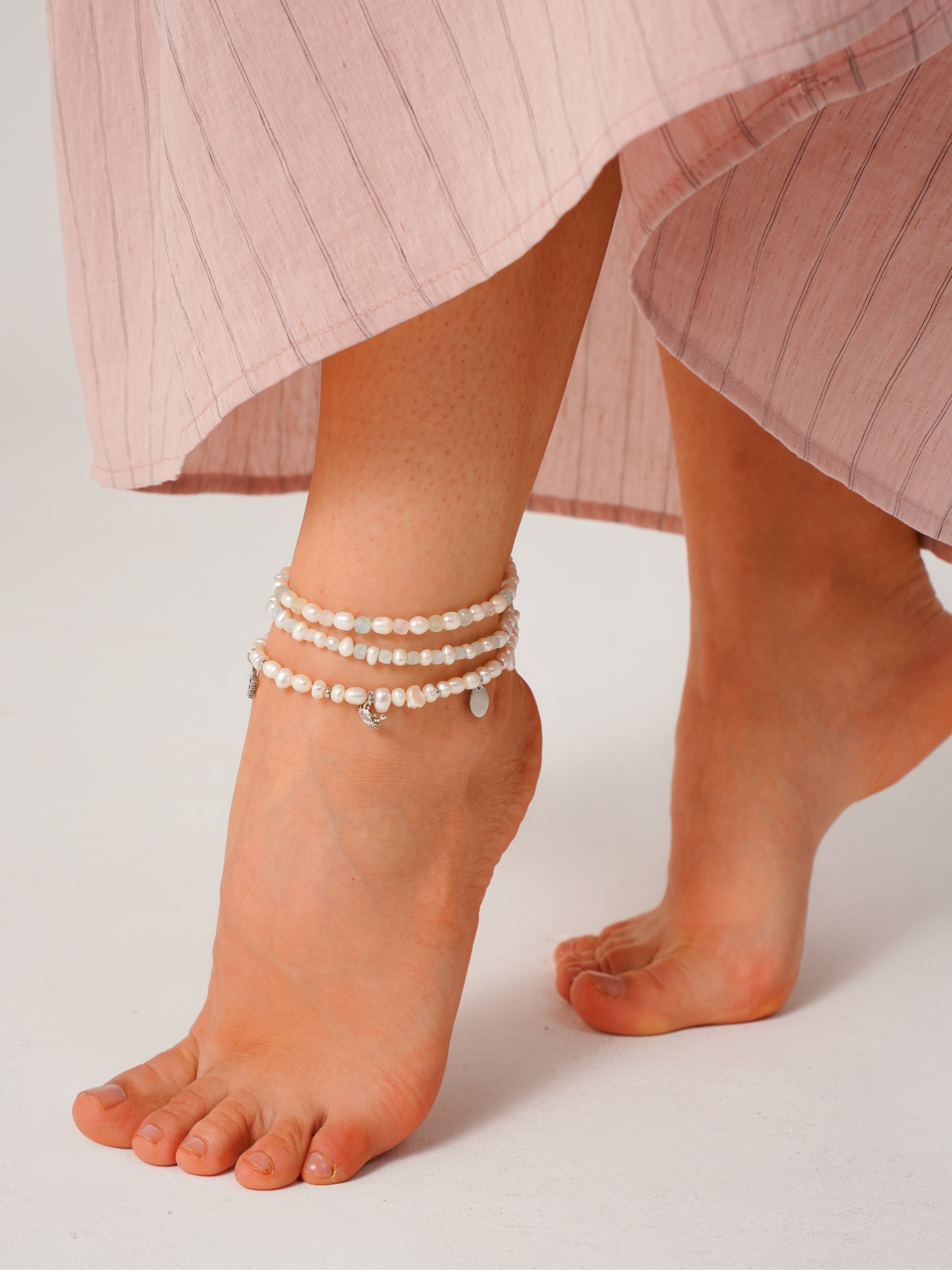 Анклет из жемчуга с подвесками крабик