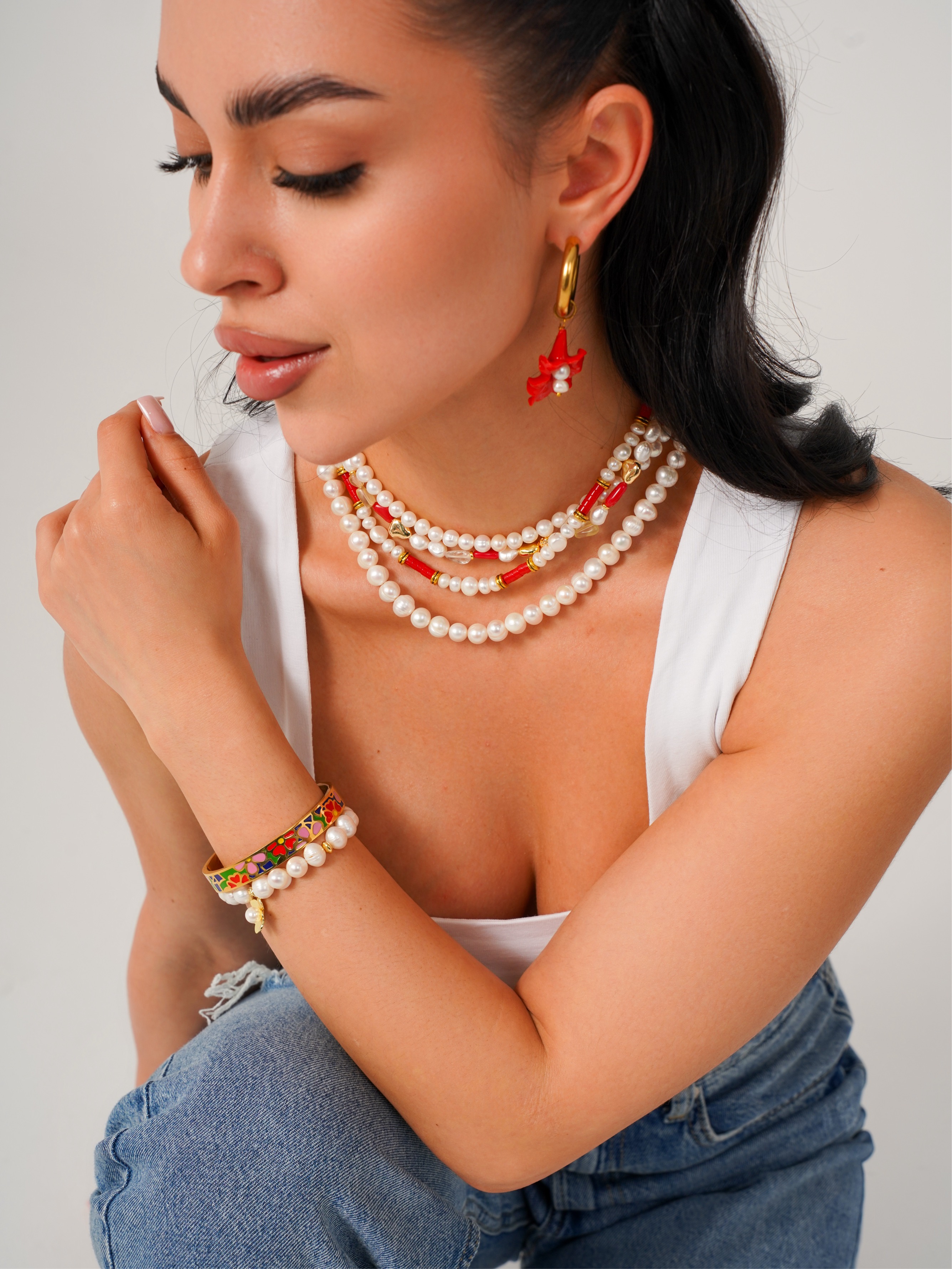 Жемчужный чокер с кораллом